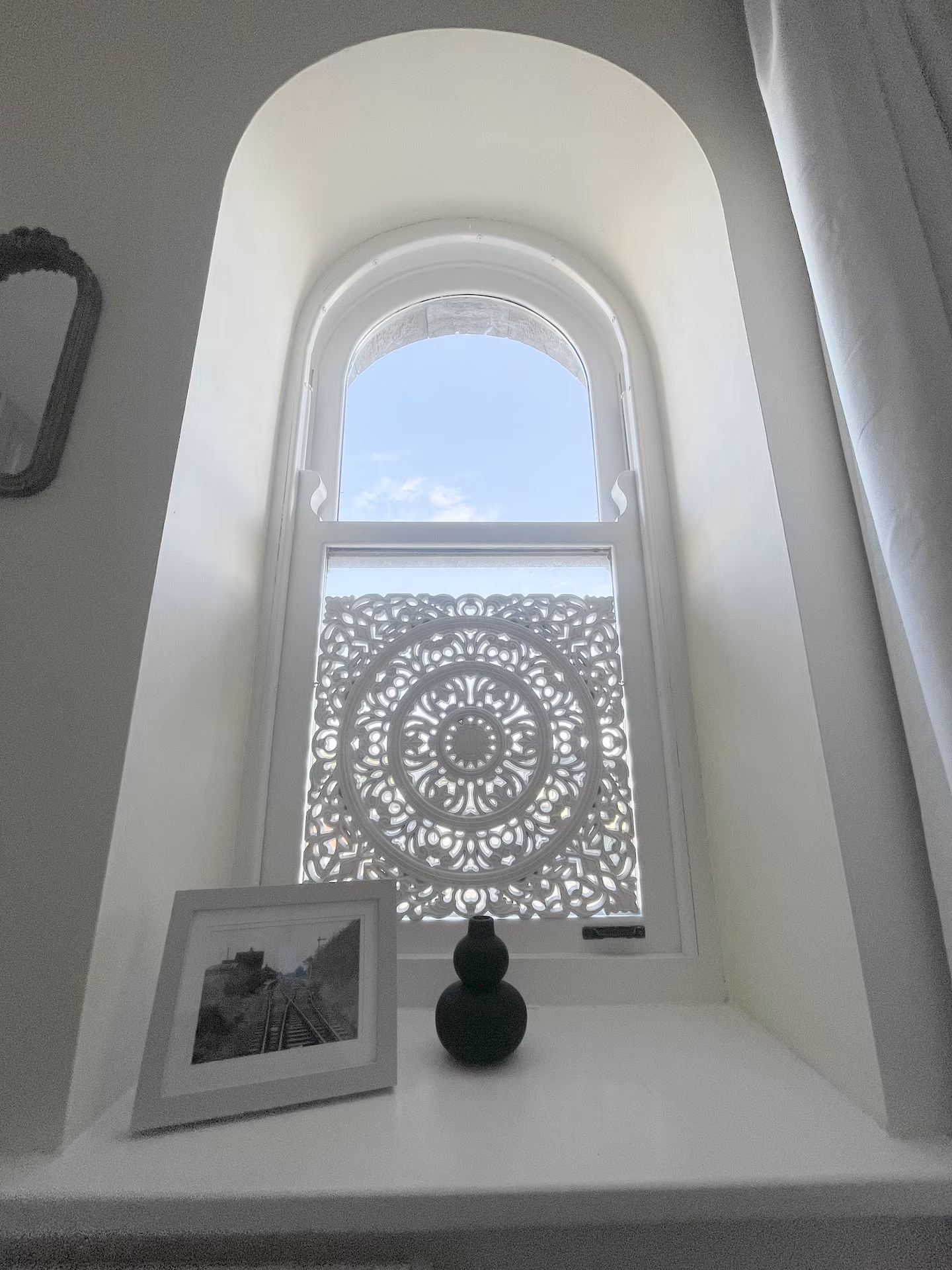 Decorative arched window